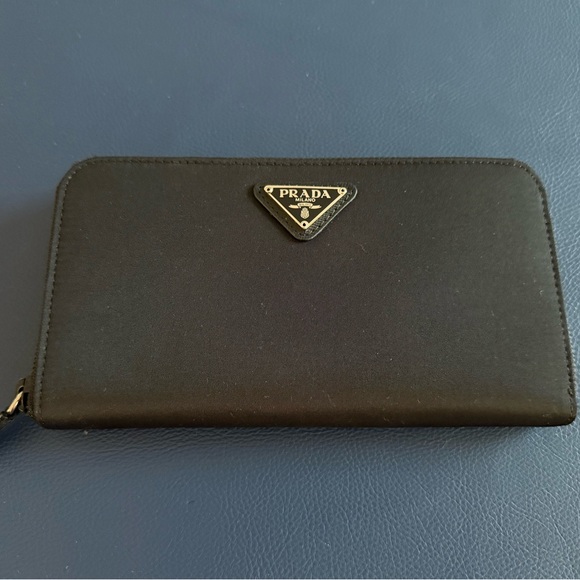Prada Elegant Black Zip Wallet NWOT - Picture 1 of 4